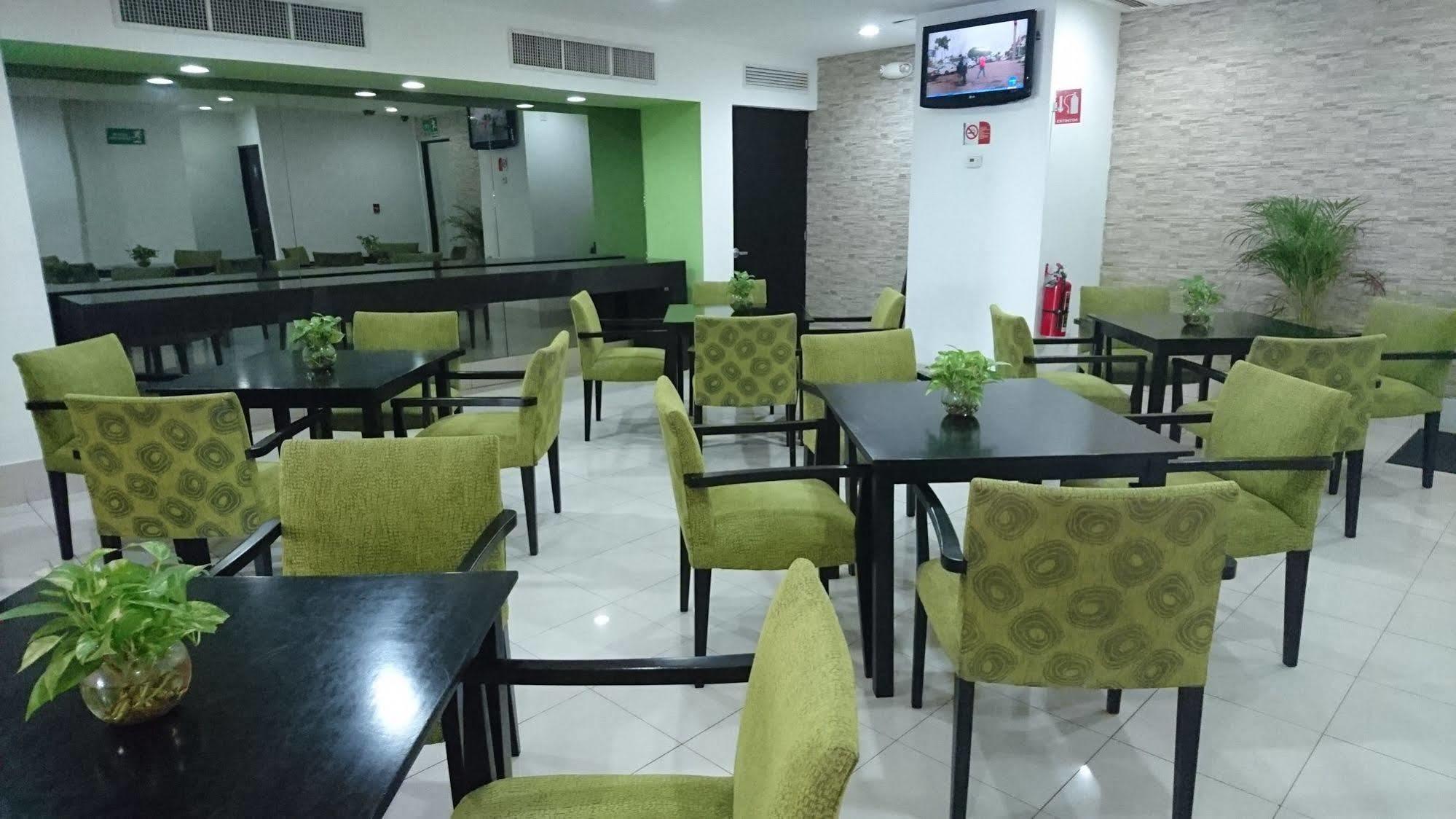 Hs Hotsson Smart Value Tampico Hotel Buitenkant foto